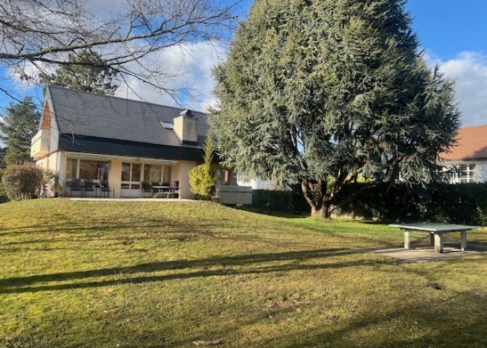 Maison individuelle de 6.5 pièces avec terrasse et jardin