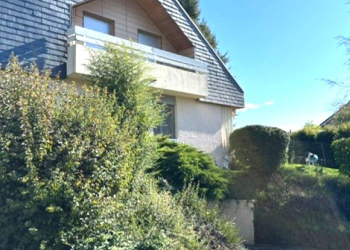 Maison individuelle de 6.5 pièces avec terrasse et jardin