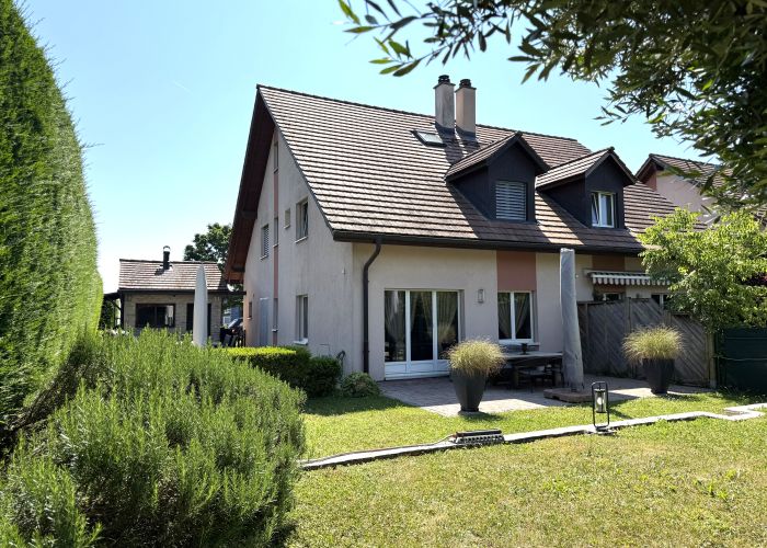 Charmante villa jumelle de 4.5 pièces, joli jardin aménagé