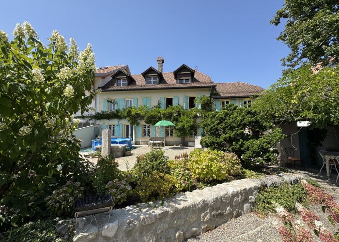 Maison de village pleine de charme avec cachet unique