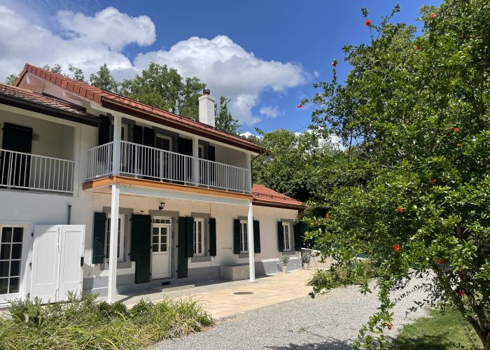 Maison atypique avec accès au lac et place d'amarrage