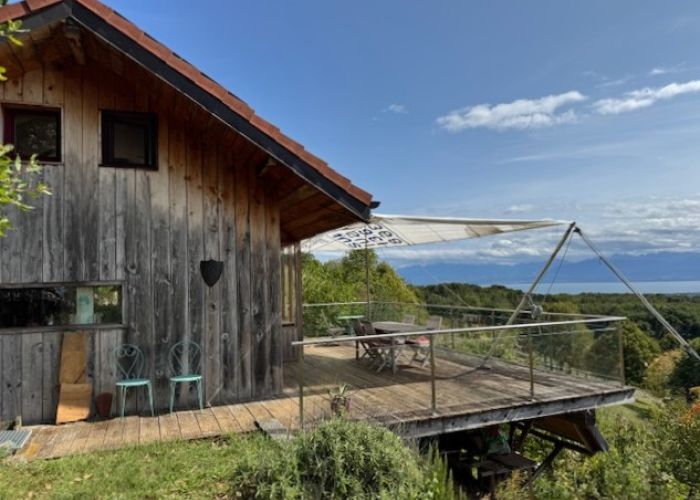 Maison atypique en pleine nature, vue exceptionnelle sur le lac et les Alpes