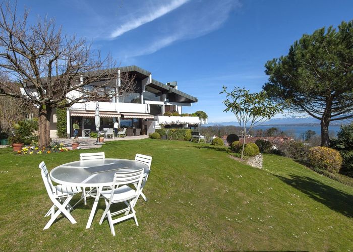 Belle villa individuelle d'architecte, avec magnifique vue sur le lac, les Alpes et le Mont-Blanc