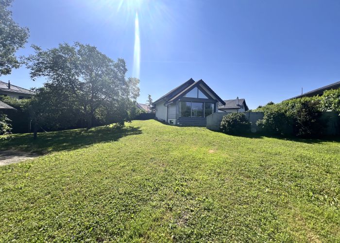 Belle villa individuelle avec grand jardin et piscine